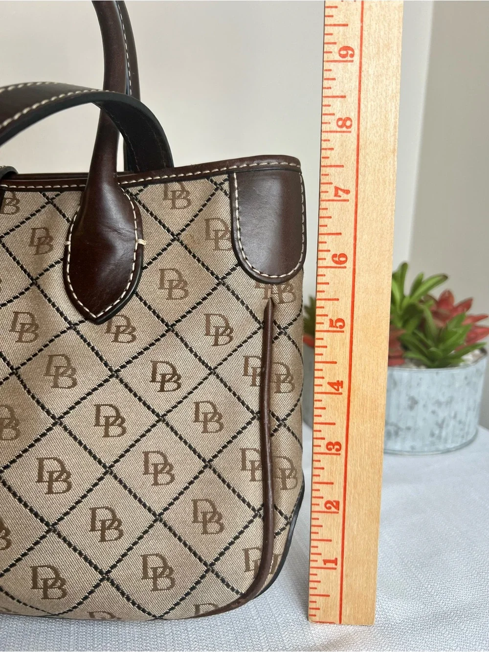 Dooney & Bourke structured dooney